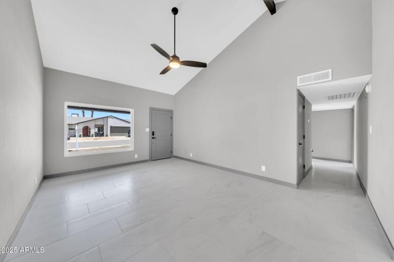 mls_8837 E Cortez St-12