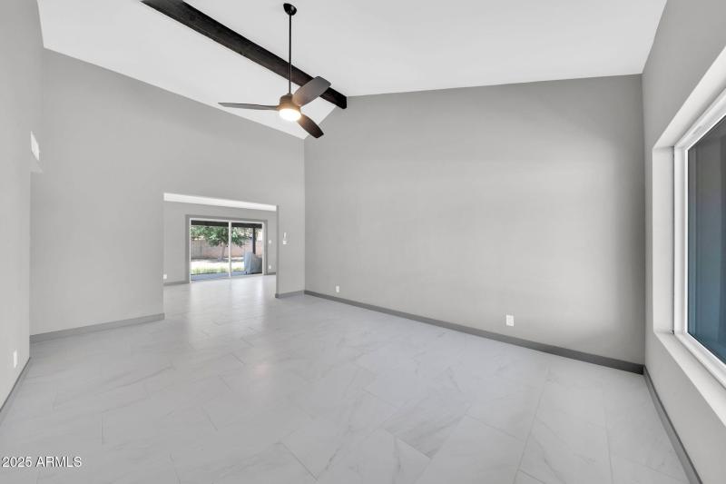 mls_8837 E Cortez St-13