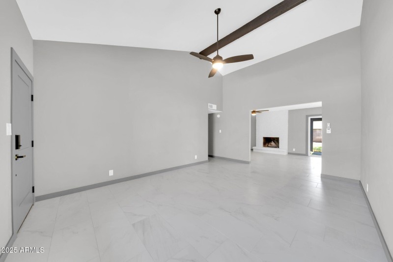 mls_8837 E Cortez St-14