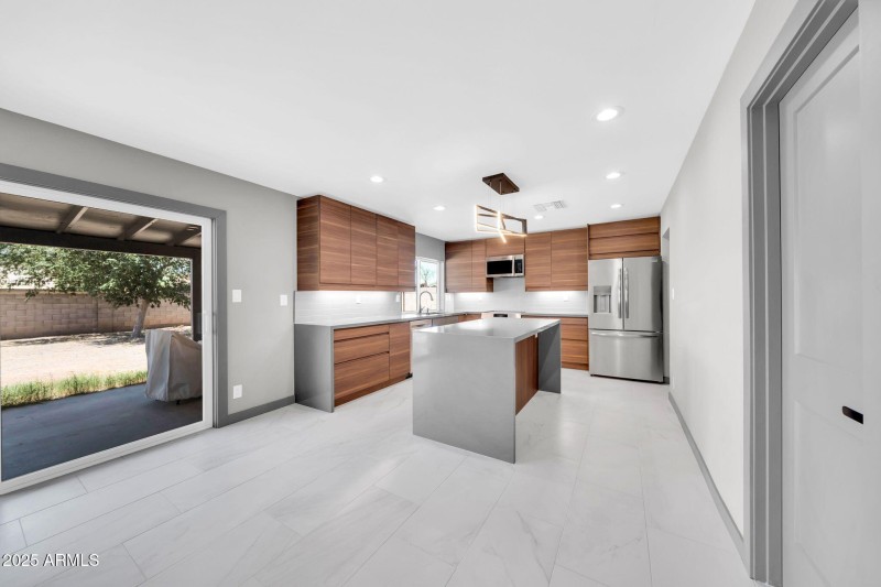 mls_8837 E Cortez St-21