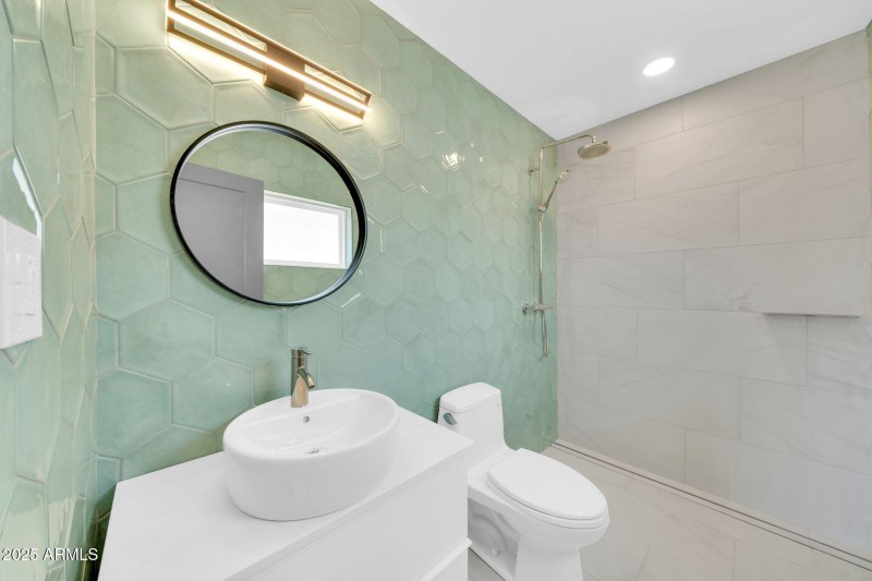 mls_8837 E Cortez St-24