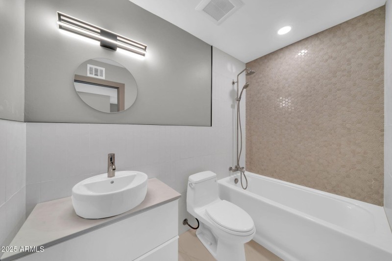 mls_8837 E Cortez St-28