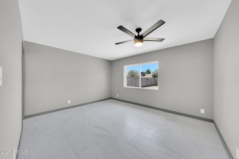 mls_8837 E Cortez St-29