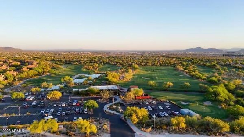 Near Isabella's and Greyhawk