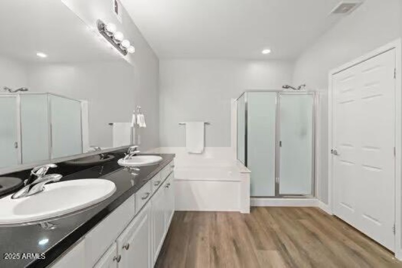 large-0197a805-e63c-718b-b653-9ae4747f03