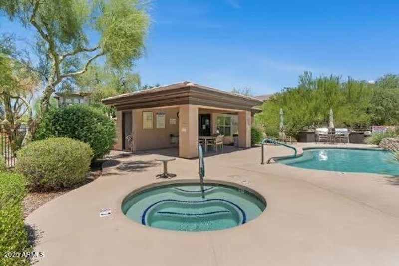 large-0197a805-e99f-71f3-9992-fcccb97d2a