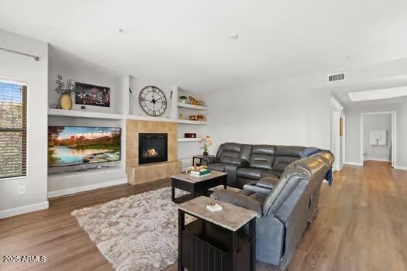 large-0197a805-e216-72c9-8586-ecb640e31a