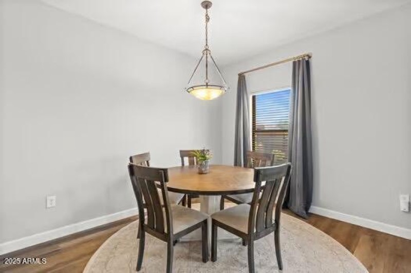 large-0197a805-e365-7089-86f6-3efb9aa597