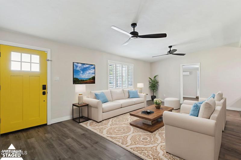 Living room virtually staged