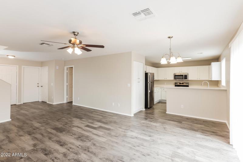 002-photo-dining-room-11516364