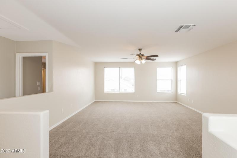 005-photo-family-room-11516357