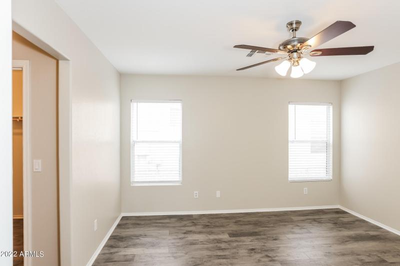 006-photo-main-bedroom-11516361