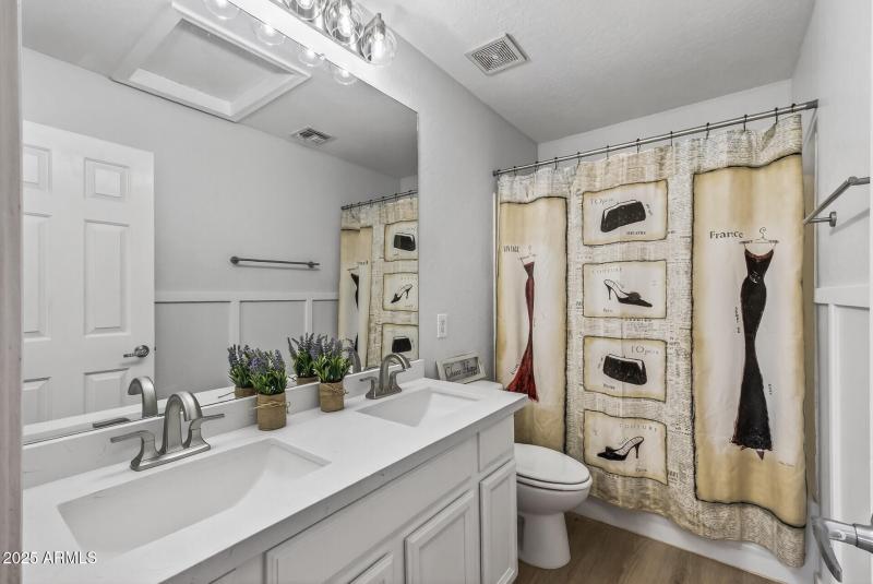 32 Upstairs Hall Bathroom