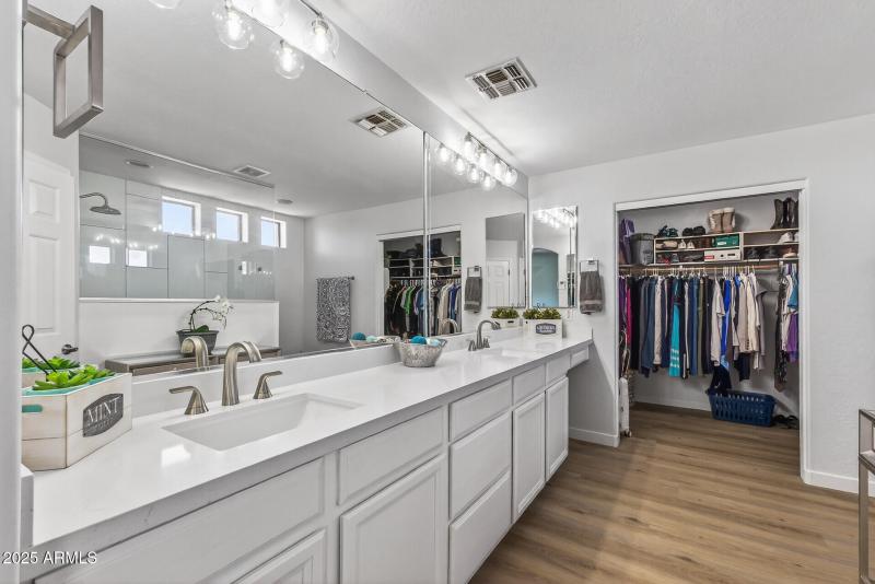 37 Primary Ensuite 1