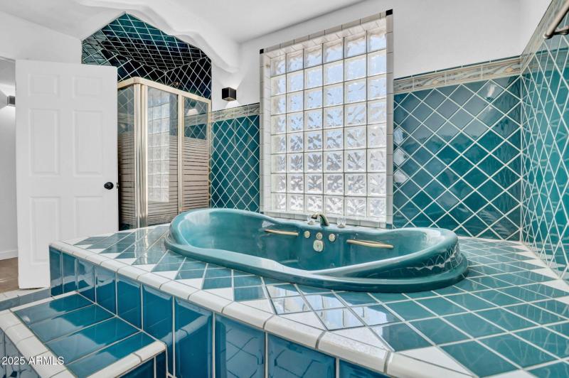 24-web-or-mls-538 S Macdonald-24