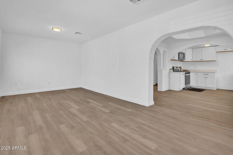 6-web-or-mls-538 S Macdonald-6