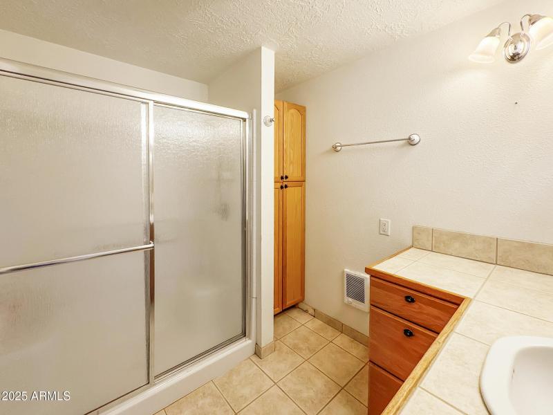 19 - Main house Hall Bathroom (2)