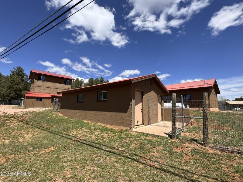 34 - Storage house (3)