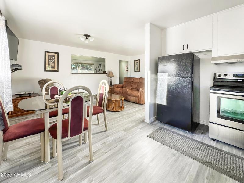 58 - Guest House dining area