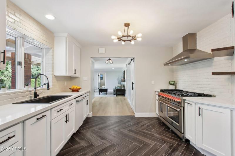 23-web-or-mls-N 15th Ave-L2706-021