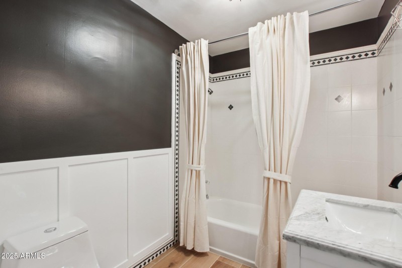 34-web-or-mls-N 15th Ave-L2706-032