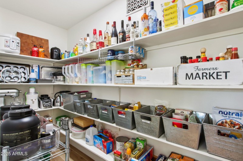 49-web-or-mls-N 15th Ave-L2706-047