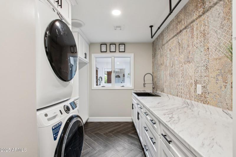 52-web-or-mls-N 15th Ave-L2706-050