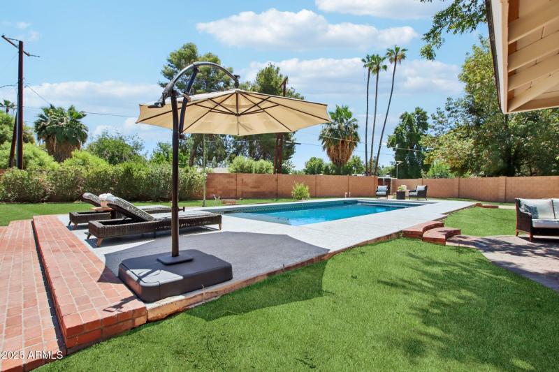 55-web-or-mls-N 15th Ave-L2706-053