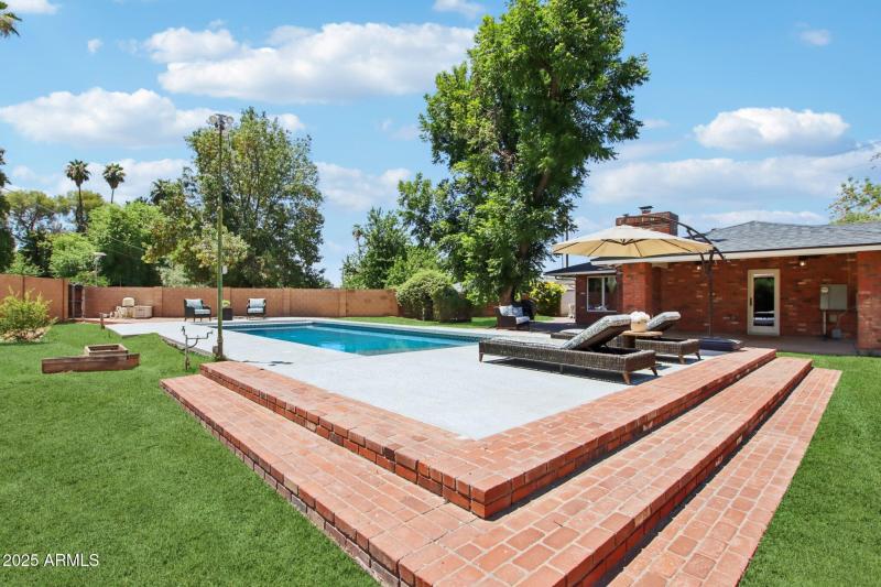 60-web-or-mls-N 15th Ave-L2706-058