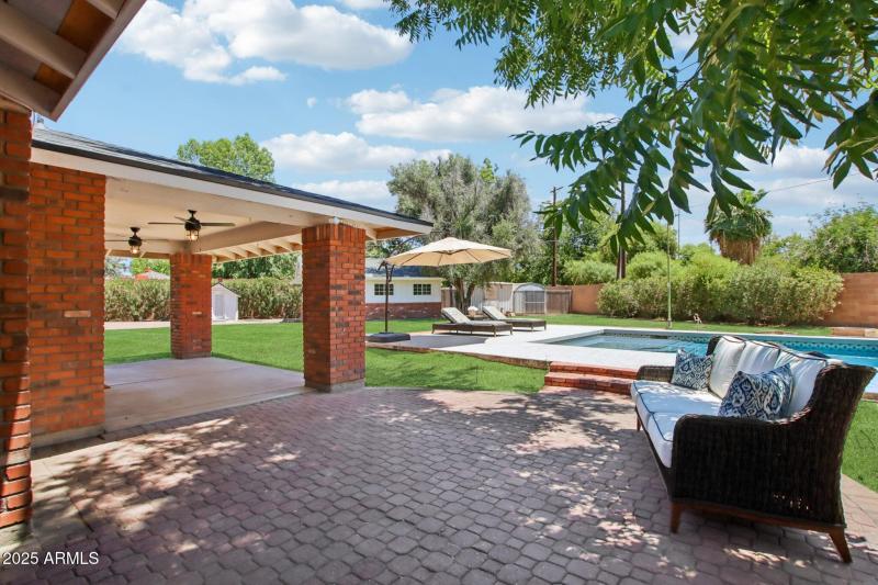 65-web-or-mls-N 15th Ave-L2706-063