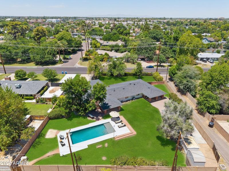 70-web-or-mls-N 15th Ave-L2706-068