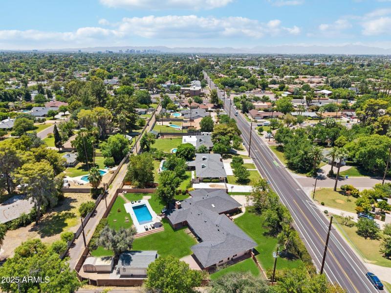 73-web-or-mls-N 15th Ave-L2706-071