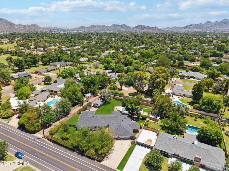 77-web-or-mls-N 15th Ave-L2706-075