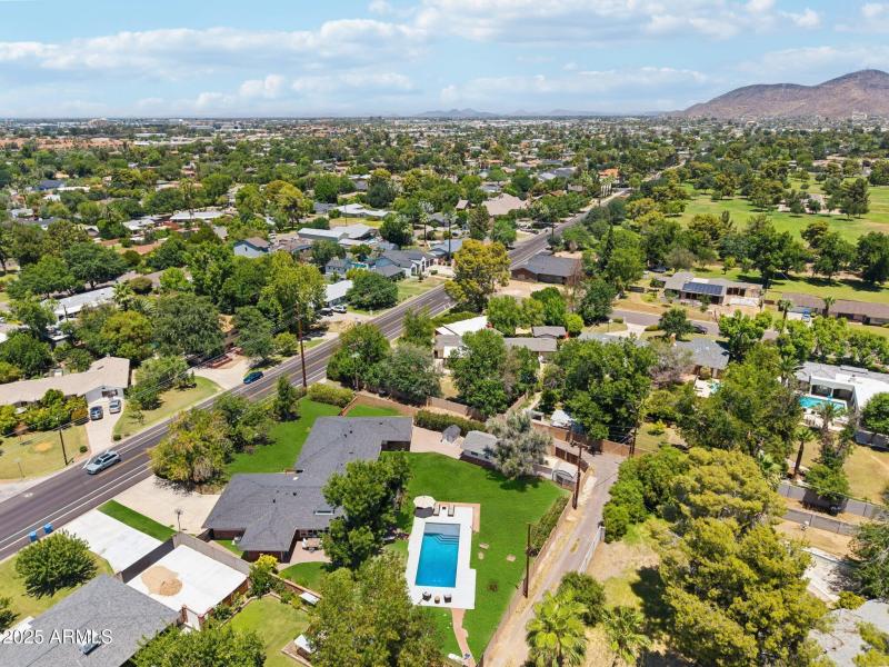 81-web-or-mls-N 15th Ave-L2706-079