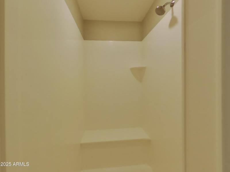 8_pc_YlBTC9bmaF_N7SJi179ea_layout_0