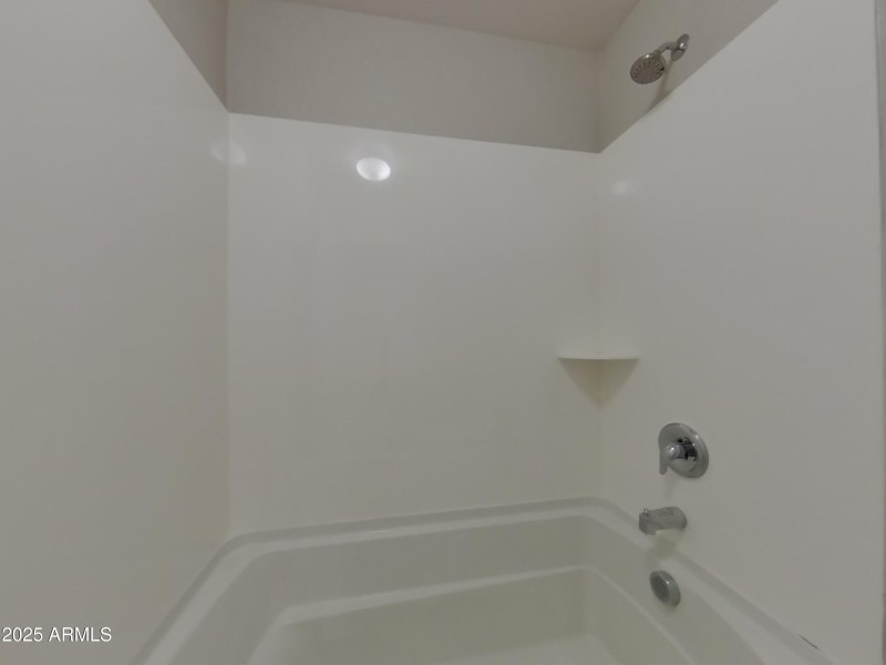 12_pc_omsAf2YHom_273y5LIQFy_layout_1