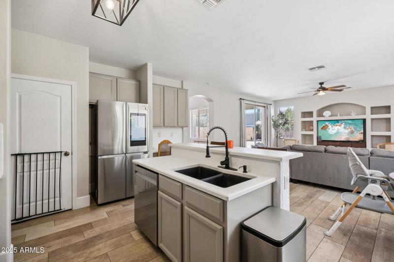 15-web-or-mls-W Saguaro Ln-S2706-013