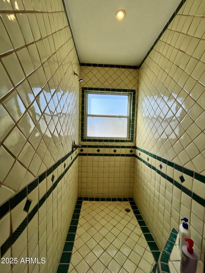 Las Conchas Master Shower