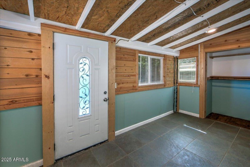 03-Enclosed Front Porch