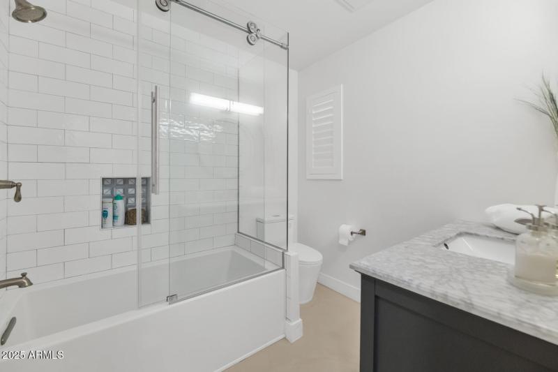 3420 E Oregon Ave-large-028-034-3420 E O