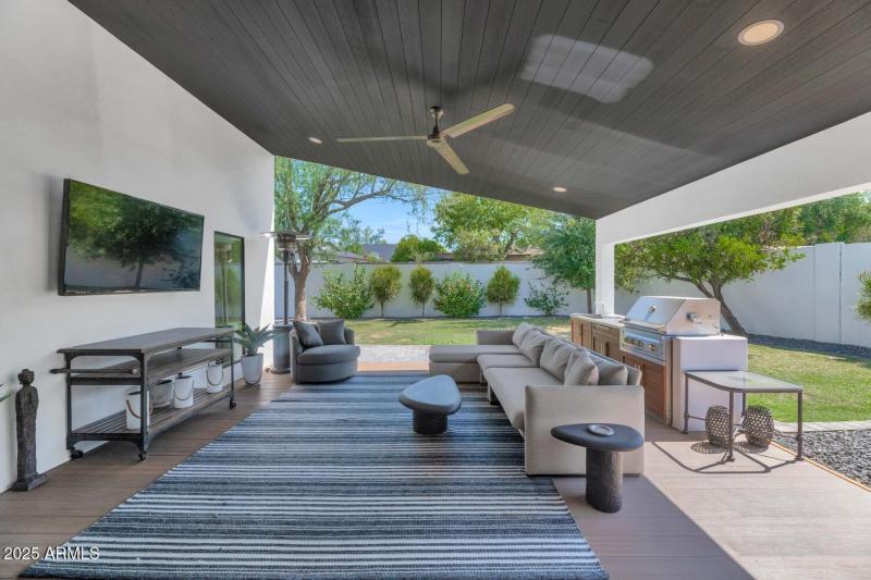 3420 E Oregon Ave-large-031-033-3420 E O