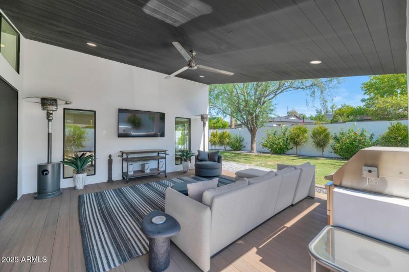 3420 E Oregon Ave-large-033-026-3420 E O