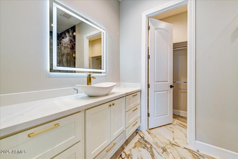 27-On Suite Bathroom