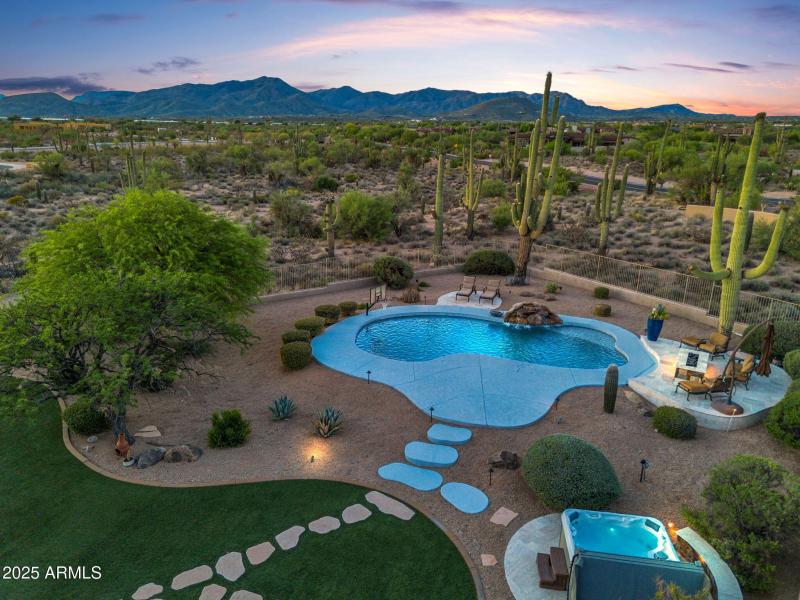 Spectacular backyard w/ mountain views!