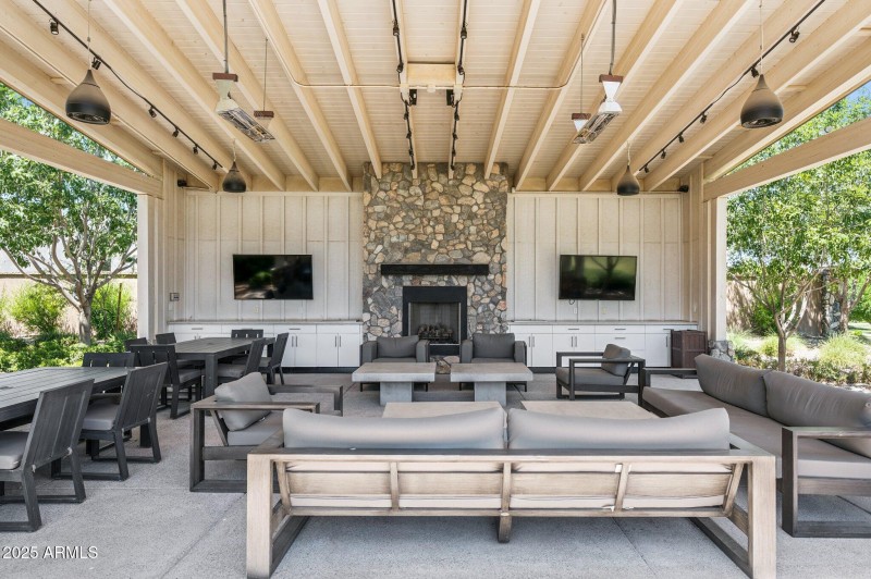 77-web-or-mls-19910-e-vallejo-st