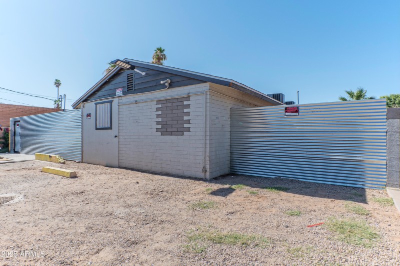 2608_w_pierson_st_12