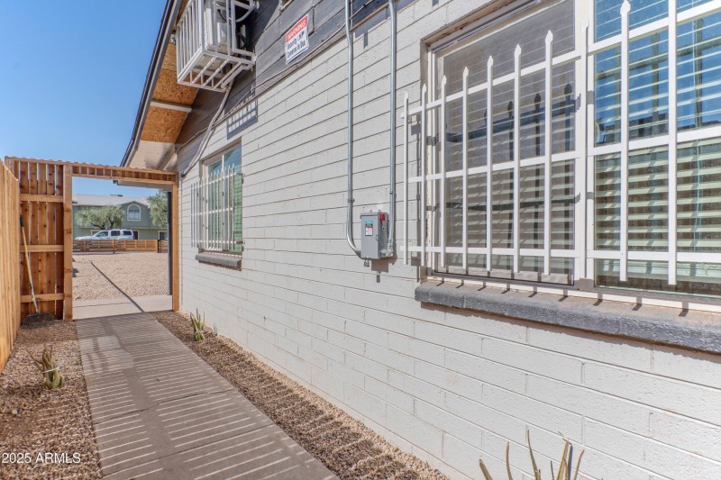 2608_w_pierson_st_10