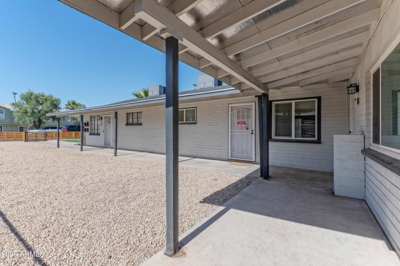 2608_w_pierson_st_09