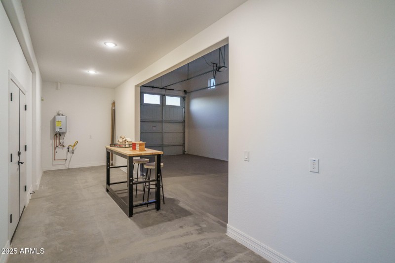 38) RV GARAGE WORKSHOP