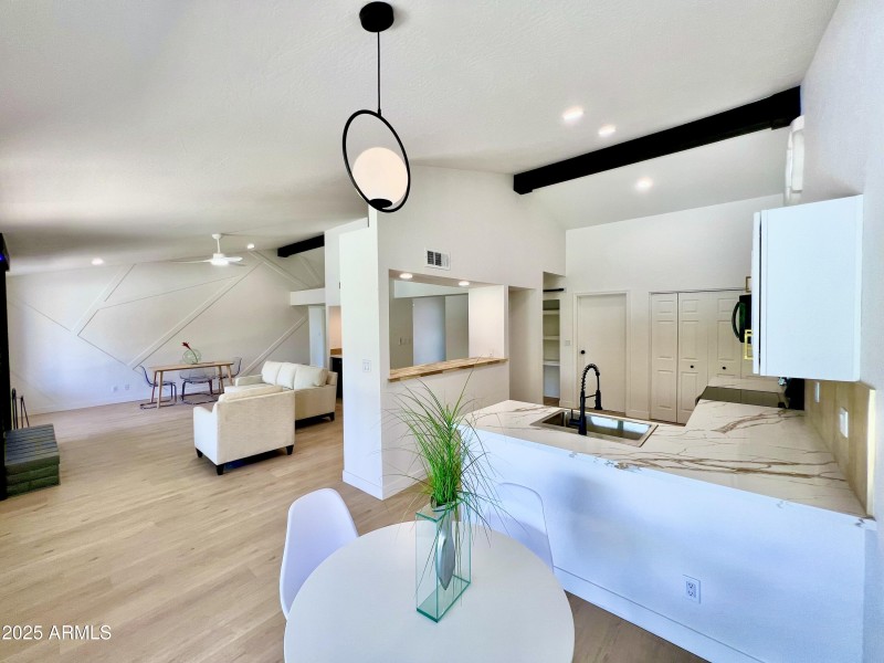 Del Ray Breakfast Area 2